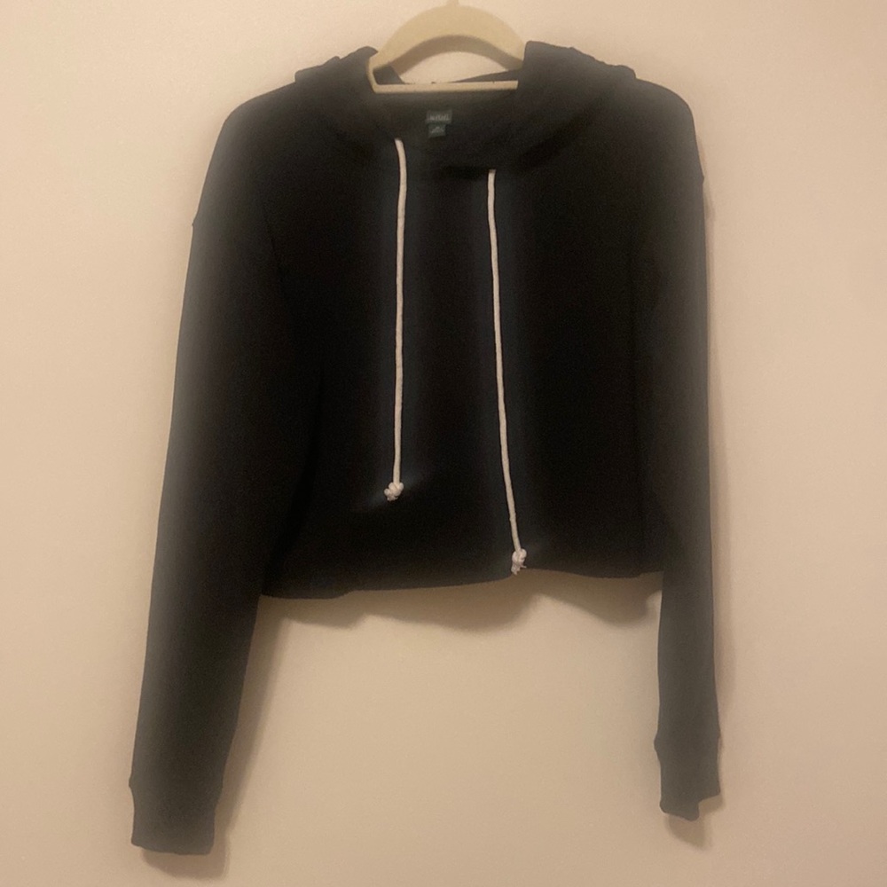 Crop hoodie with ties